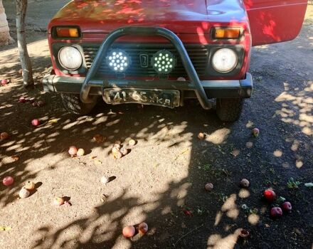 Красный ВАЗ Нива, объемом двигателя 1.6 л и пробегом 200 тыс. км за 1000 $, фото 5 на Automoto.ua