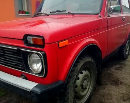 Красный ВАЗ Нива, объемом двигателя 1.6 л и пробегом 107 тыс. км за 2000 $, фото 2 на Automoto.ua