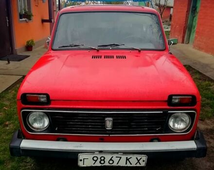 Красный ВАЗ Нива, объемом двигателя 1.6 л и пробегом 107 тыс. км за 2000 $, фото 1 на Automoto.ua