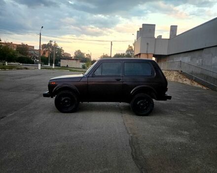 Красный ВАЗ Нива, объемом двигателя 1.6 л и пробегом 0 тыс. км за 1100 $, фото 3 на Automoto.ua