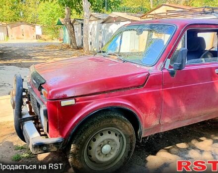 Красный ВАЗ Нива, объемом двигателя 1.6 л и пробегом 280 тыс. км за 1000 $, фото 5 на Automoto.ua