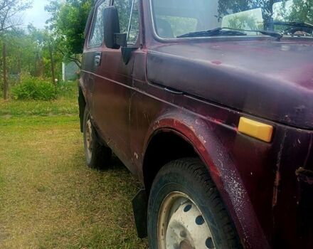 Красный ВАЗ Нива, объемом двигателя 1.6 л и пробегом 300 тыс. км за 1050 $, фото 4 на Automoto.ua