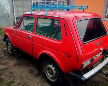 Красный ВАЗ Нива, объемом двигателя 1.6 л и пробегом 107 тыс. км за 2000 $, фото 3 на Automoto.ua