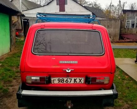 Красный ВАЗ Нива, объемом двигателя 1.6 л и пробегом 107 тыс. км за 2000 $, фото 4 на Automoto.ua