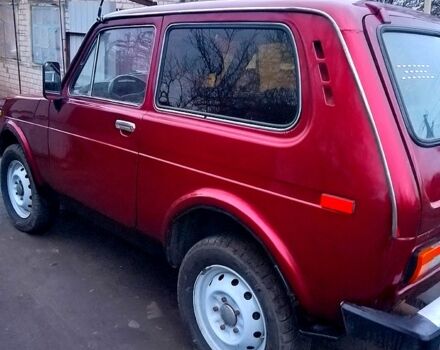 Красный ВАЗ Нива, объемом двигателя 1.6 л и пробегом 0 тыс. км за 2100 $, фото 1 на Automoto.ua