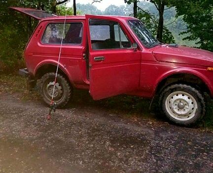 Красный ВАЗ Нива, объемом двигателя 1.6 л и пробегом 0 тыс. км за 1750 $, фото 3 на Automoto.ua