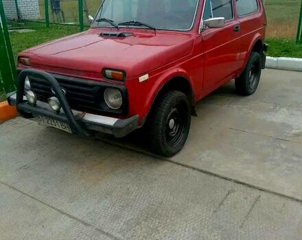 Красный ВАЗ Нива, объемом двигателя 1.3 л и пробегом 100 тыс. км за 1200 $, фото 5 на Automoto.ua