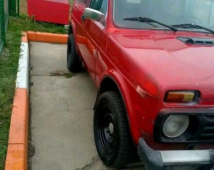 Красный ВАЗ Нива, объемом двигателя 1.3 л и пробегом 100 тыс. км за 1200 $, фото 1 на Automoto.ua