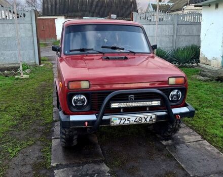 Красный ВАЗ Нива, объемом двигателя 15 л и пробегом 276 тыс. км за 2500 $, фото 2 на Automoto.ua