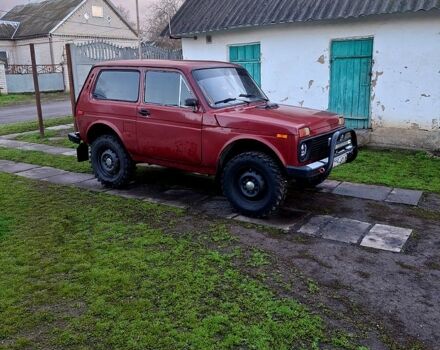 Красный ВАЗ Нива, объемом двигателя 15 л и пробегом 276 тыс. км за 2500 $, фото 3 на Automoto.ua