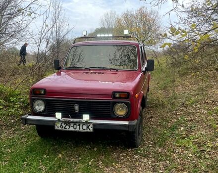 Красный ВАЗ Нива, объемом двигателя 1.6 л и пробегом 70 тыс. км за 1420 $, фото 4 на Automoto.ua
