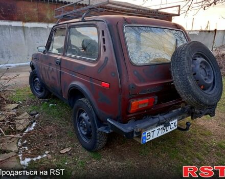 Красный ВАЗ Нива, объемом двигателя 1.6 л и пробегом 200 тыс. км за 1500 $, фото 4 на Automoto.ua