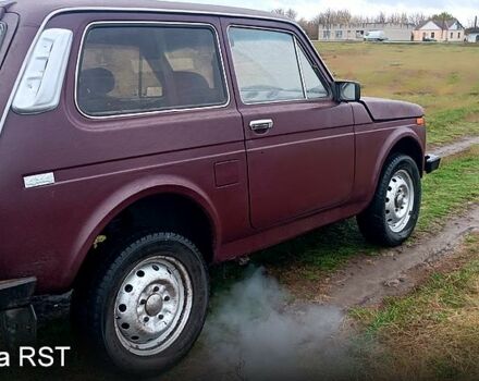 Красный ВАЗ Нива, объемом двигателя 1.6 л и пробегом 0 тыс. км за 1700 $, фото 3 на Automoto.ua