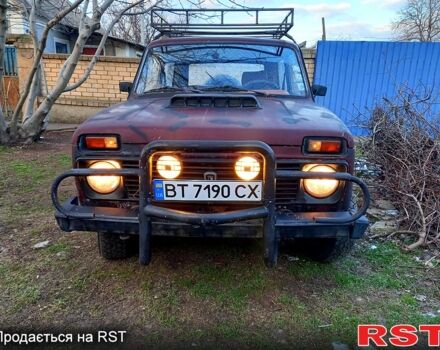 Красный ВАЗ Нива, объемом двигателя 1.6 л и пробегом 200 тыс. км за 1500 $, фото 1 на Automoto.ua