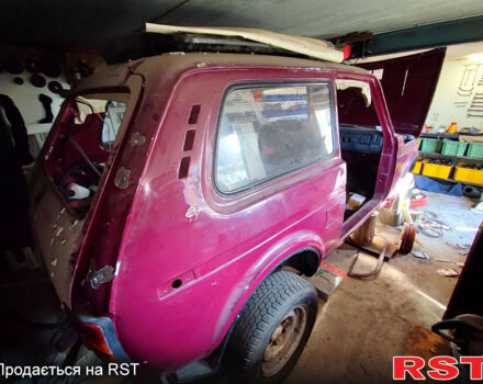 Красный ВАЗ Нива, объемом двигателя 1.7 л и пробегом 62 тыс. км за 1600 $, фото 8 на Automoto.ua