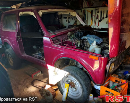 Красный ВАЗ Нива, объемом двигателя 1.7 л и пробегом 62 тыс. км за 1600 $, фото 1 на Automoto.ua