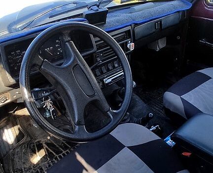 Червоний ВАЗ Нива, об'ємом двигуна 1.7 л та пробігом 250 тис. км за 2500 $, фото 2 на Automoto.ua