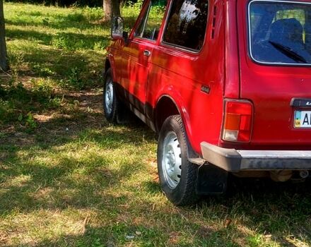 Красный ВАЗ Нива, объемом двигателя 1.7 л и пробегом 111 тыс. км за 2000 $, фото 8 на Automoto.ua