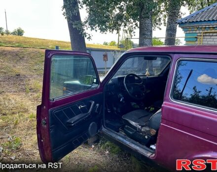 Красный ВАЗ Нива, объемом двигателя 1.7 л и пробегом 150 тыс. км за 1500 $, фото 6 на Automoto.ua