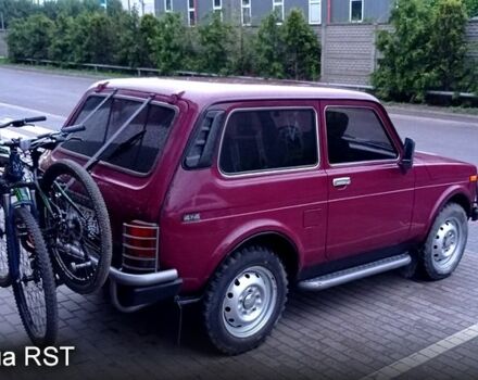 Красный ВАЗ Нива, объемом двигателя 1.7 л и пробегом 130 тыс. км за 3500 $, фото 9 на Automoto.ua