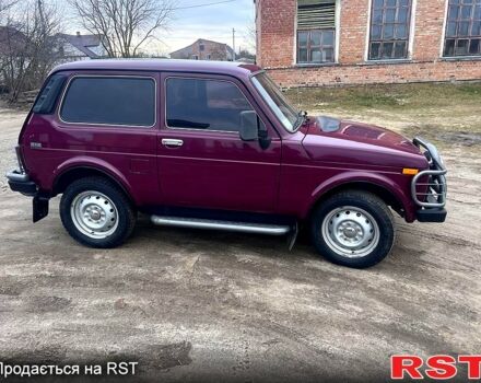 Красный ВАЗ Нива, объемом двигателя 1.7 л и пробегом 130 тыс. км за 3500 $, фото 6 на Automoto.ua