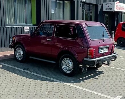 Красный ВАЗ Нива, объемом двигателя 1.7 л и пробегом 130 тыс. км за 3500 $, фото 5 на Automoto.ua