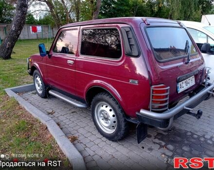 Красный ВАЗ Нива, объемом двигателя 1.7 л и пробегом 130 тыс. км за 3500 $, фото 3 на Automoto.ua