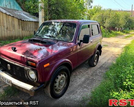 Красный ВАЗ Нива, объемом двигателя 1.7 л и пробегом 250 тыс. км за 1550 $, фото 1 на Automoto.ua