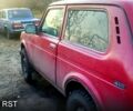 Красный ВАЗ Нива, объемом двигателя 17 л и пробегом 380 тыс. км за 1810 $, фото 1 на Automoto.ua
