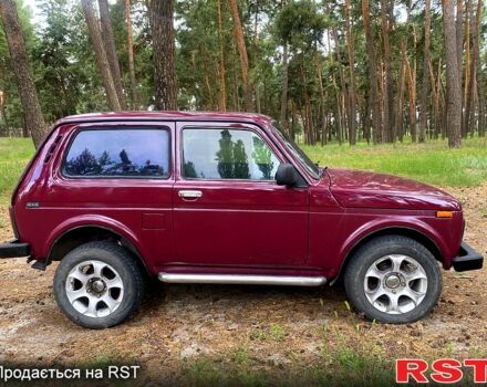Червоний ВАЗ Нива, об'ємом двигуна 1.7 л та пробігом 195 тис. км за 1950 $, фото 6 на Automoto.ua