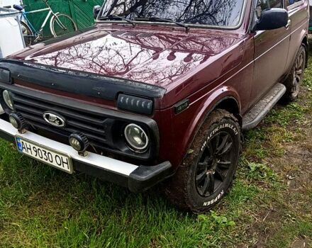 Красный ВАЗ Нива, объемом двигателя 1.7 л и пробегом 110 тыс. км за 3800 $, фото 1 на Automoto.ua