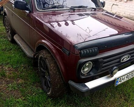 Красный ВАЗ Нива, объемом двигателя 1.7 л и пробегом 110 тыс. км за 3800 $, фото 2 на Automoto.ua