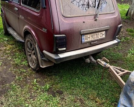 Красный ВАЗ Нива, объемом двигателя 1.7 л и пробегом 110 тыс. км за 3800 $, фото 7 на Automoto.ua