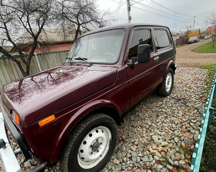 Красный ВАЗ Нива, объемом двигателя 1.7 л и пробегом 153 тыс. км за 3200 $, фото 2 на Automoto.ua