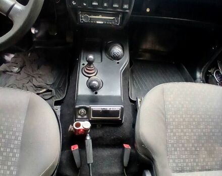 Красный ВАЗ Нива, объемом двигателя 1.7 л и пробегом 150 тыс. км за 4500 $, фото 10 на Automoto.ua