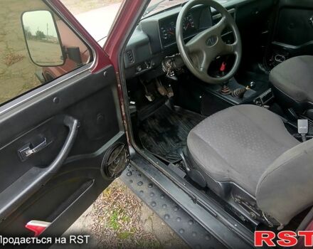 Красный ВАЗ Нива, объемом двигателя 1.7 л и пробегом 150 тыс. км за 4500 $, фото 9 на Automoto.ua