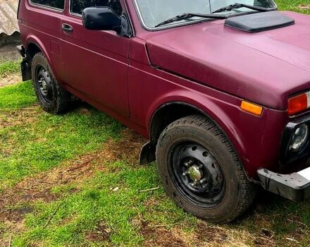 Красный ВАЗ Нива, объемом двигателя 1.7 л и пробегом 211 тыс. км за 4800 $, фото 2 на Automoto.ua