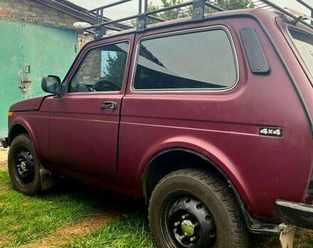 Красный ВАЗ Нива, объемом двигателя 1.7 л и пробегом 211 тыс. км за 4800 $, фото 3 на Automoto.ua