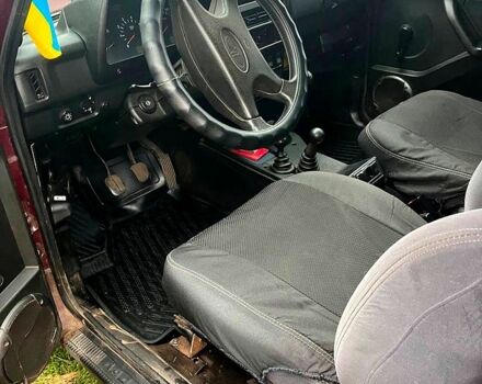 Красный ВАЗ Нива, объемом двигателя 1.7 л и пробегом 211 тыс. км за 4800 $, фото 7 на Automoto.ua