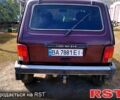Красный ВАЗ Нива, объемом двигателя 1.7 л и пробегом 225 тыс. км за 4800 $, фото 1 на Automoto.ua