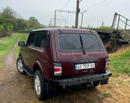 Красный ВАЗ Нива, объемом двигателя 1.7 л и пробегом 180 тыс. км за 4600 $, фото 1 на Automoto.ua
