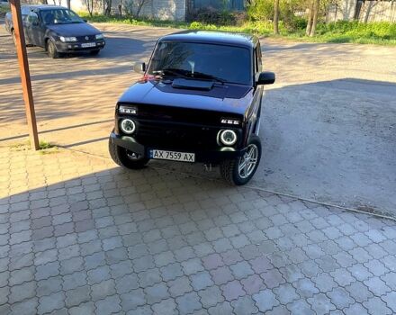 Красный ВАЗ Нива, объемом двигателя 1.7 л и пробегом 180 тыс. км за 4600 $, фото 5 на Automoto.ua