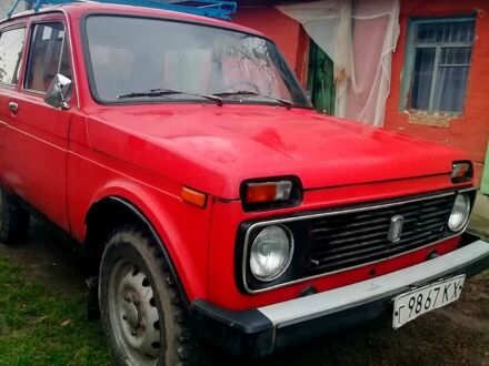 Красный ВАЗ Нива, объемом двигателя 1.6 л и пробегом 107 тыс. км за 2000 $, фото 1 на Automoto.ua