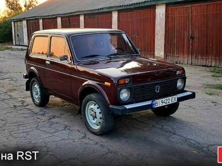 Червоний ВАЗ Нива, об'ємом двигуна 1.6 л та пробігом 237 тис. км за 4000 $, фото 1 на Automoto.ua