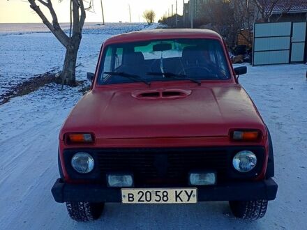 Красный ВАЗ Нива, объемом двигателя 16 л и пробегом 0 тыс. км за 1350 $, фото 1 на Automoto.ua