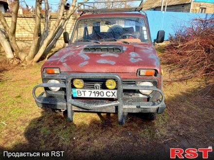 ВАЗ Нива 1992 в Херсоне на Automoto.ua Красный ВАЗ Нива, объемом двигателя 1.6 л и пробегом 200 тыс. км за 1500 $, фото 1 на Automoto.ua