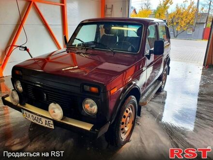 ВАЗ Нива 2003 в Харькове на Automoto.ua Красный ВАЗ Нива, объемом двигателя 17 л и пробегом 131 тыс. км за 2500 $, фото 1 на Automoto.ua