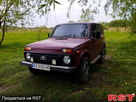 Красный ВАЗ Нива, объемом двигателя 1.7 л и пробегом 222 тыс. км за 3000 $, фото 1 на Automoto.ua