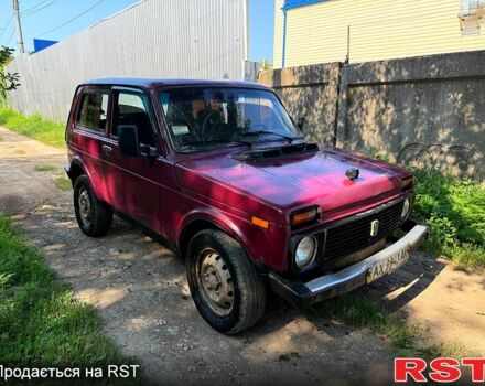 Красный ВАЗ Нива, объемом двигателя 1.7 л и пробегом 250 тыс. км за 1550 $, фото 1 на Automoto.ua