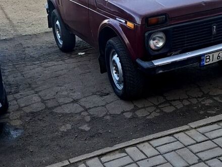 ВАЗ Нива 2003 в Сумах на Automoto.ua Красный ВАЗ Нива, объемом двигателя 1.7 л и пробегом 122 тыс. км за 2400 $, фото 1 на Automoto.ua